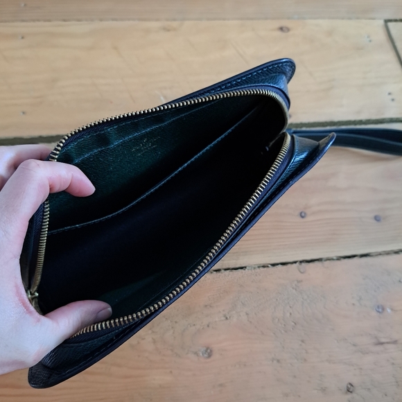 Louis vuitton taiga basically clutch - Picture 4 of 8